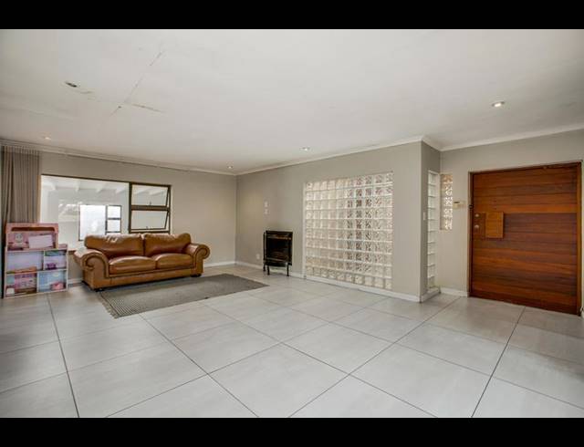 4 BEDROOM HOUSE FOR SALE IN FOURWAYS GARDENS